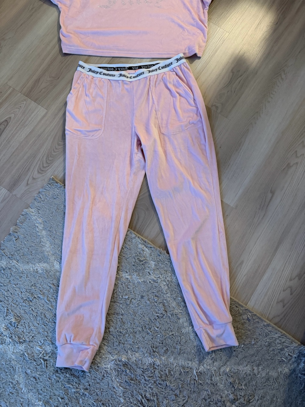 Juicy Couture Light Pink Branded Lounge Set - Picture 4 of 7